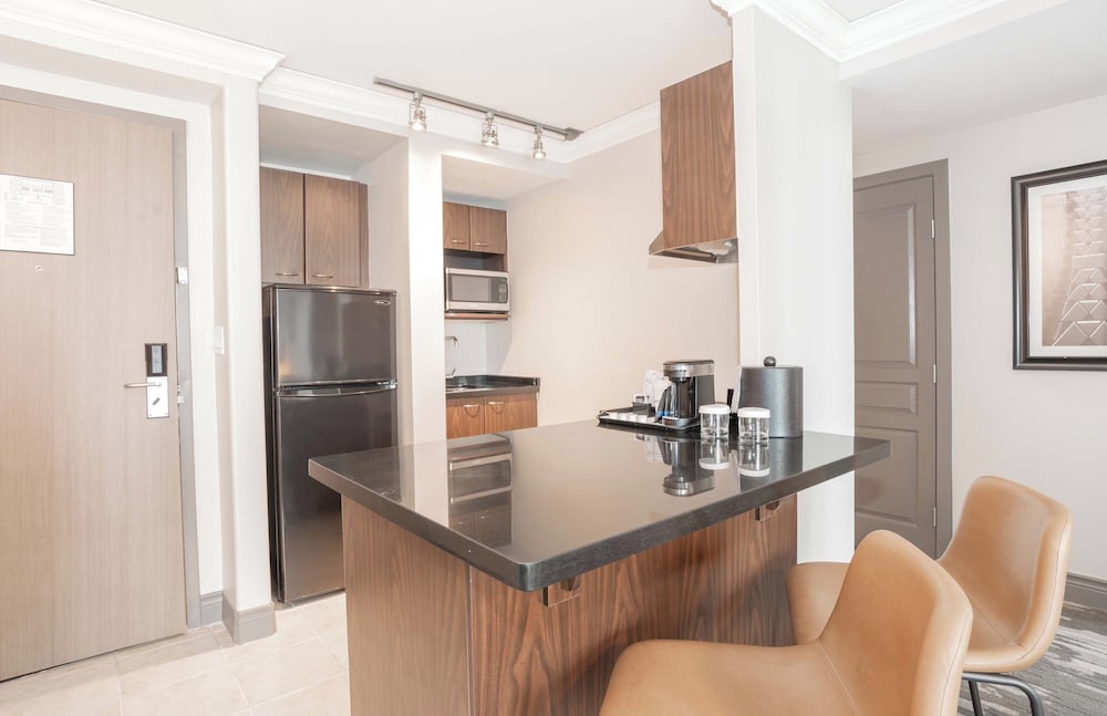 Suite, 1 King Bed, Kitchen (Washer Dryer, Jacuzzi) - Photo 4