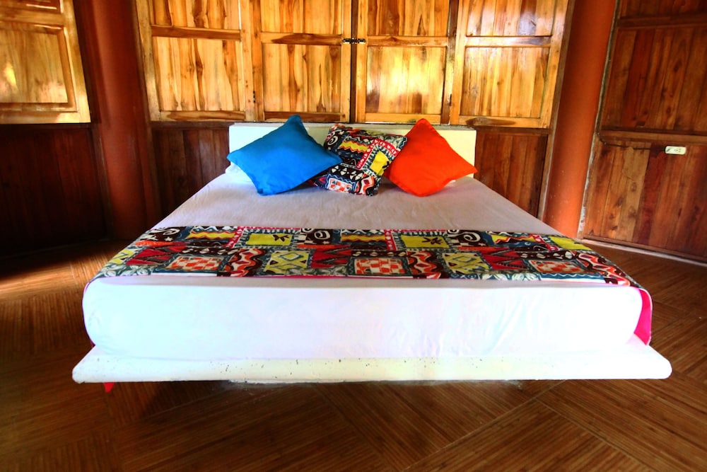 Honeymoon Bungalow, 1 Queen Bed, Non Smoking photo 1