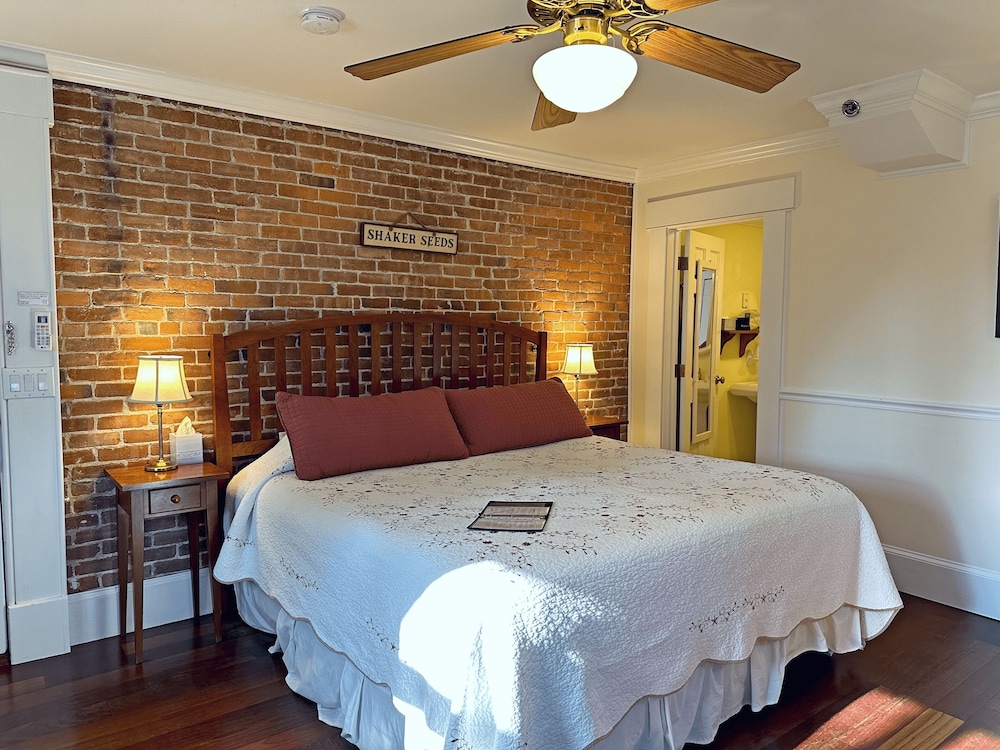 Standard Room, 1 King Bed photo 2