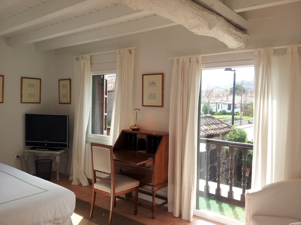 Superior Double Room, Ensuite - Photo 6