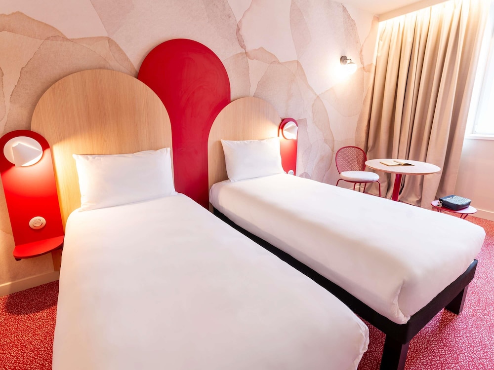 Standard Room, 2 Twin Beds - Photo 4