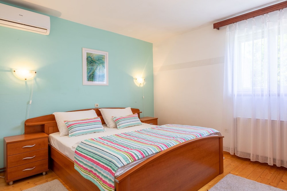 Villa photo 2