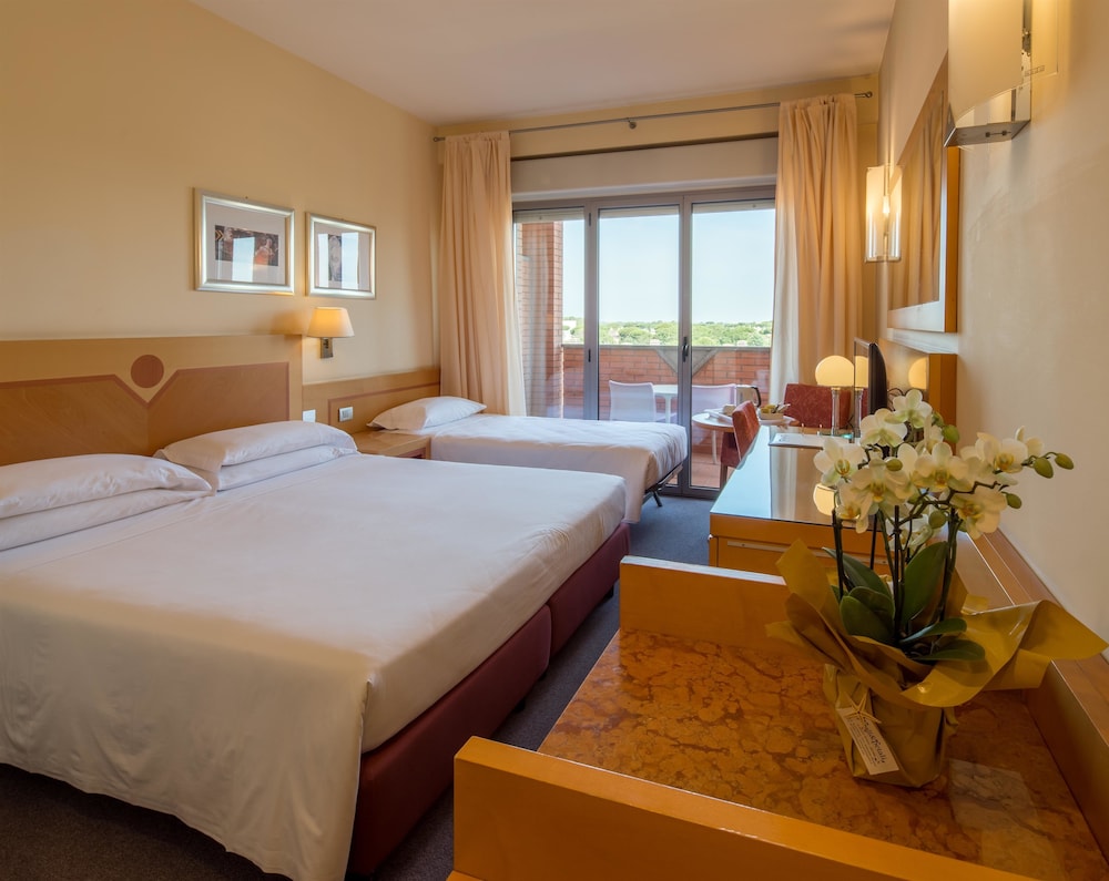 Classic Triple Room, 1 King Bed - Photo 6