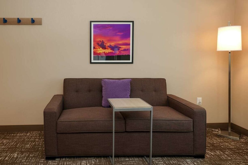 Suite, 1 King Bed, Accessible (Hearing) - Photo 4