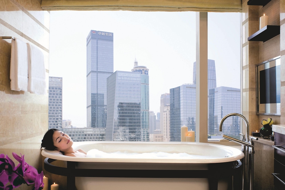 Deluxe King Bed Room - Photo 3