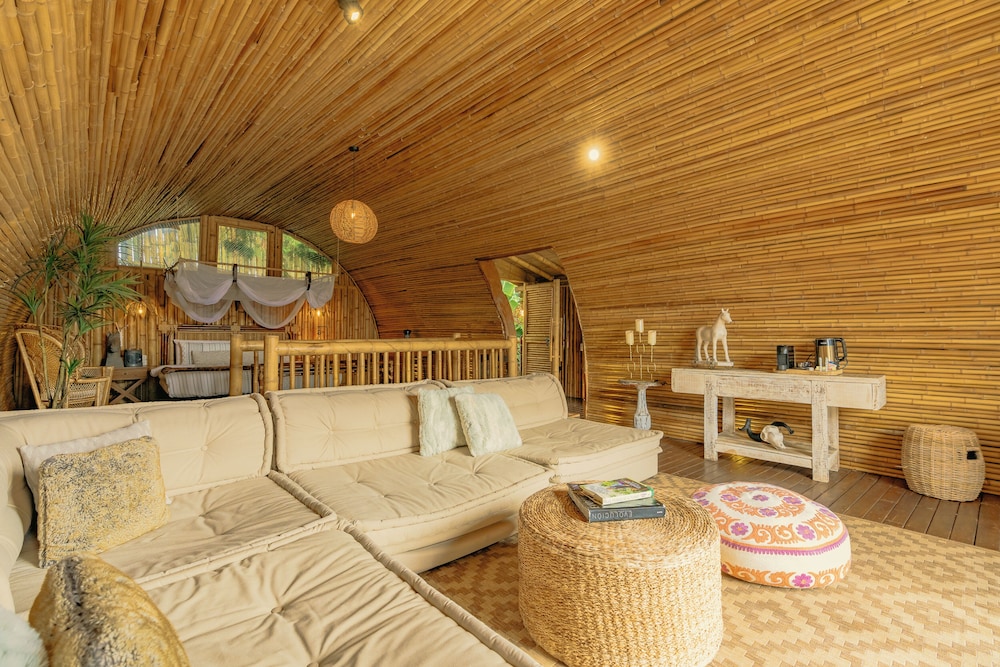 Bamboo Palace Romance - Photo 9