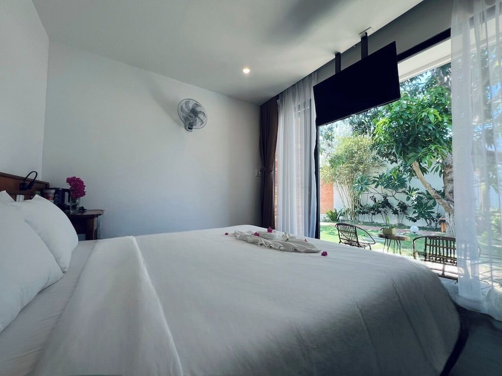 Deluxe Double Room, Pool View - Photo 1