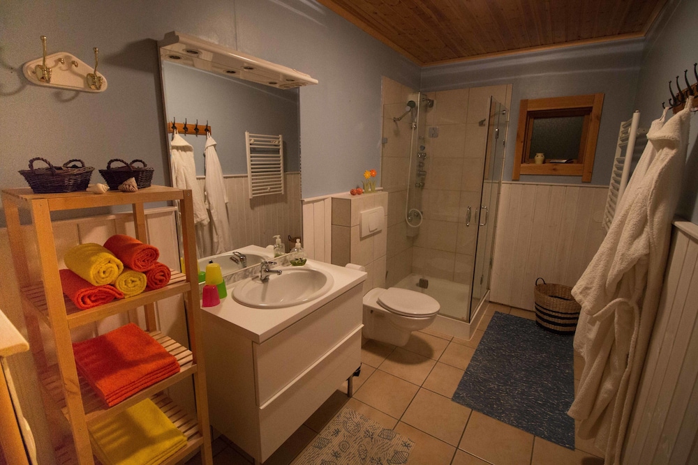 Family Quadruple Room, Shared Bathroom photo 3