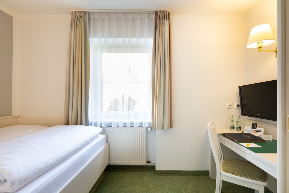 Economy Double Room, Annex Building (basement) photo 3