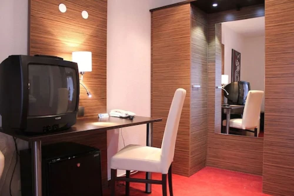 Basic Double Room (Basement) photo 3