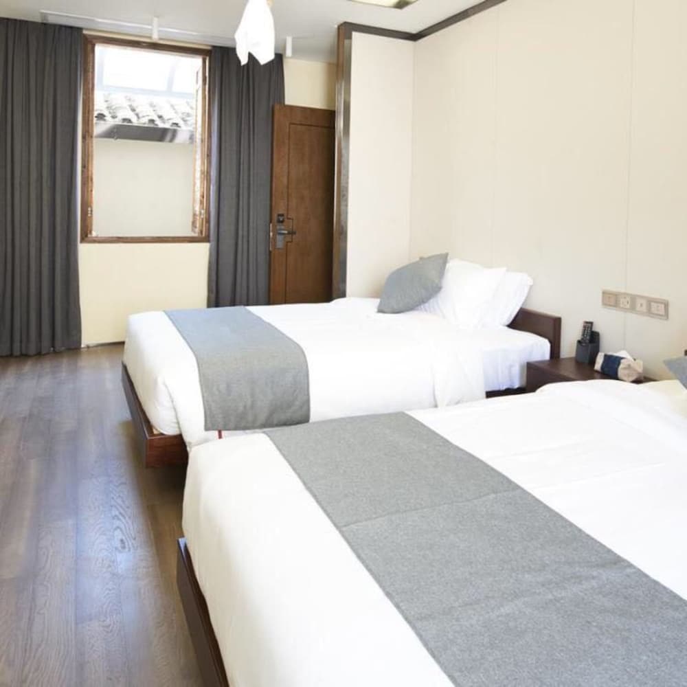 Deluxe Twin Room, Non Smoking photo 2
