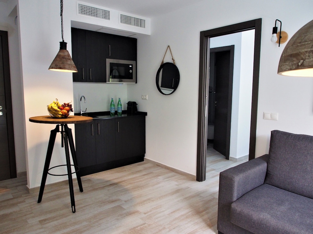 Family Room, 1 King Bed with Sofa bed, Kitchen photo 3