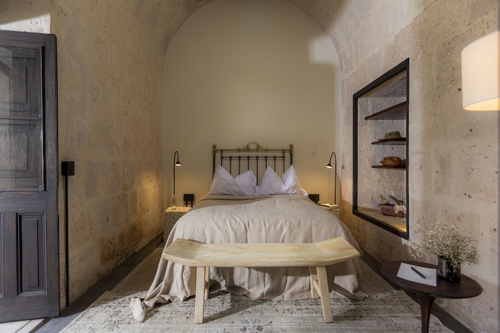 CLAUSTRO