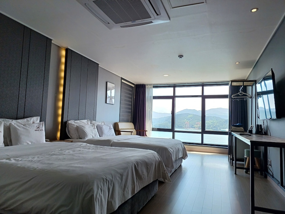 Premium Deluxe Ocean View (Two Double) - Photo 4