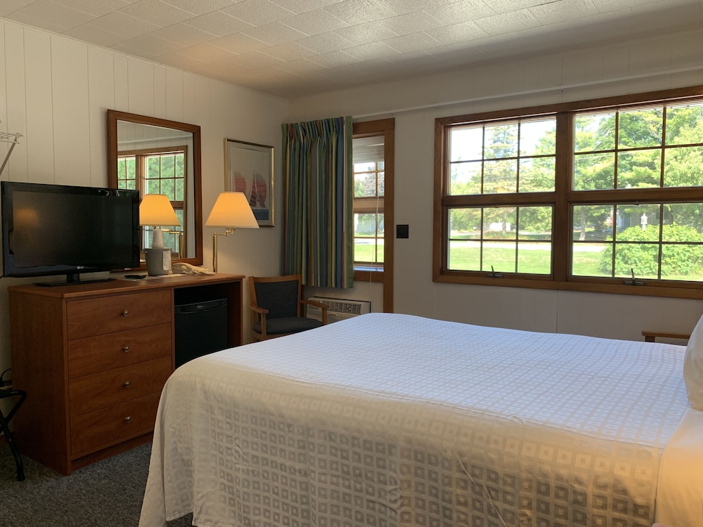 Economy Room, 1 Queen Bed (Economy) photo 1