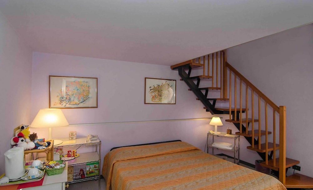 Family Room, 2 Bedrooms - Photo 12