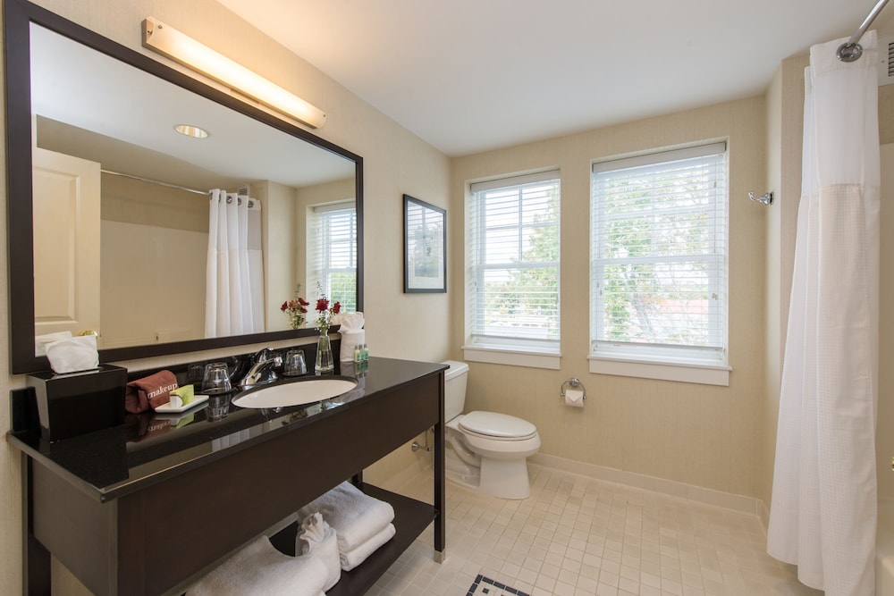 Standard Room, 2 Queen Beds - Photo 4
