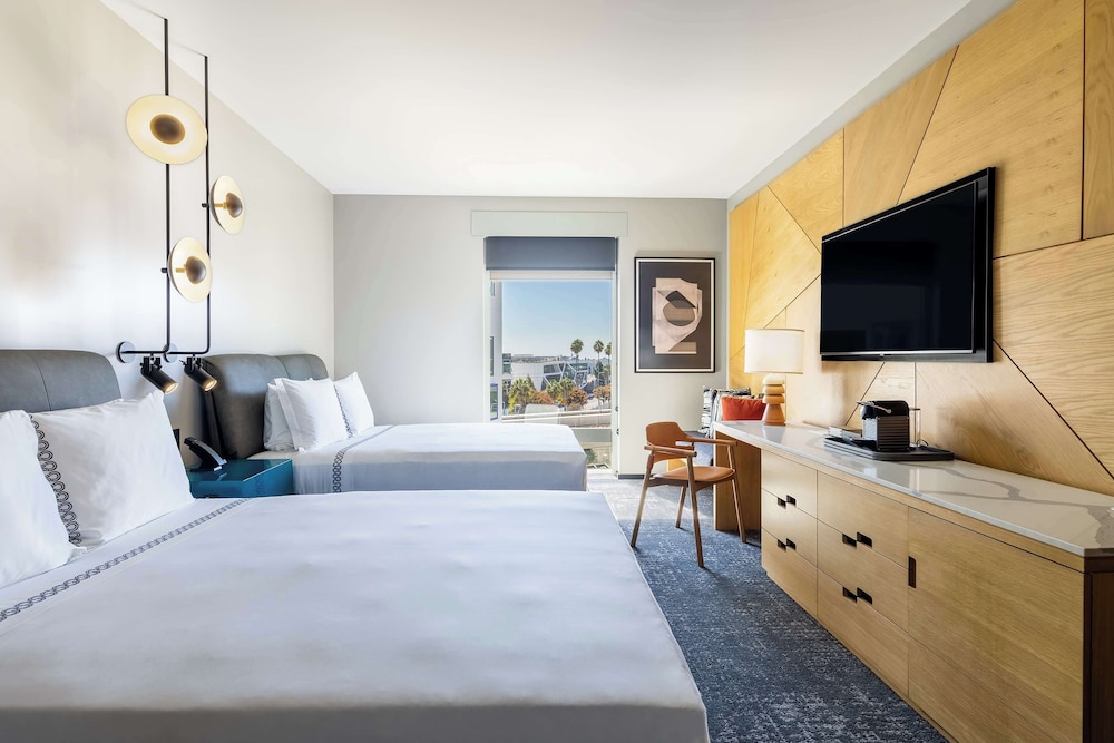 Room, 2 Queen Beds - Photo 2