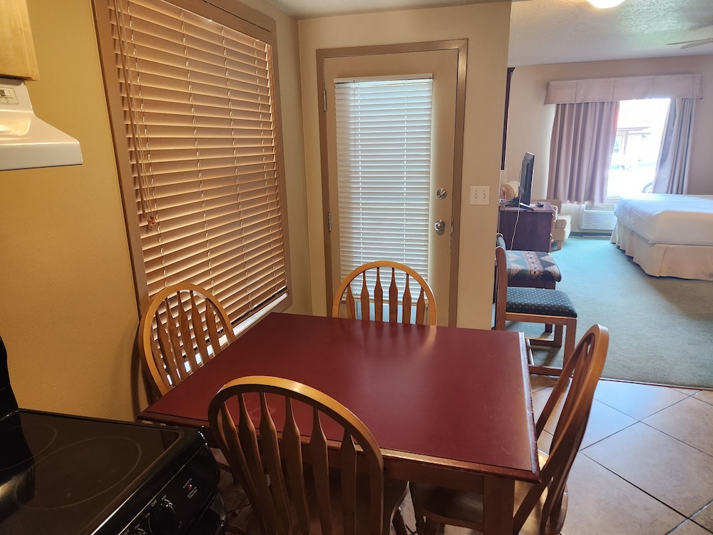 Standard Suite, Kitchen - Photo 11