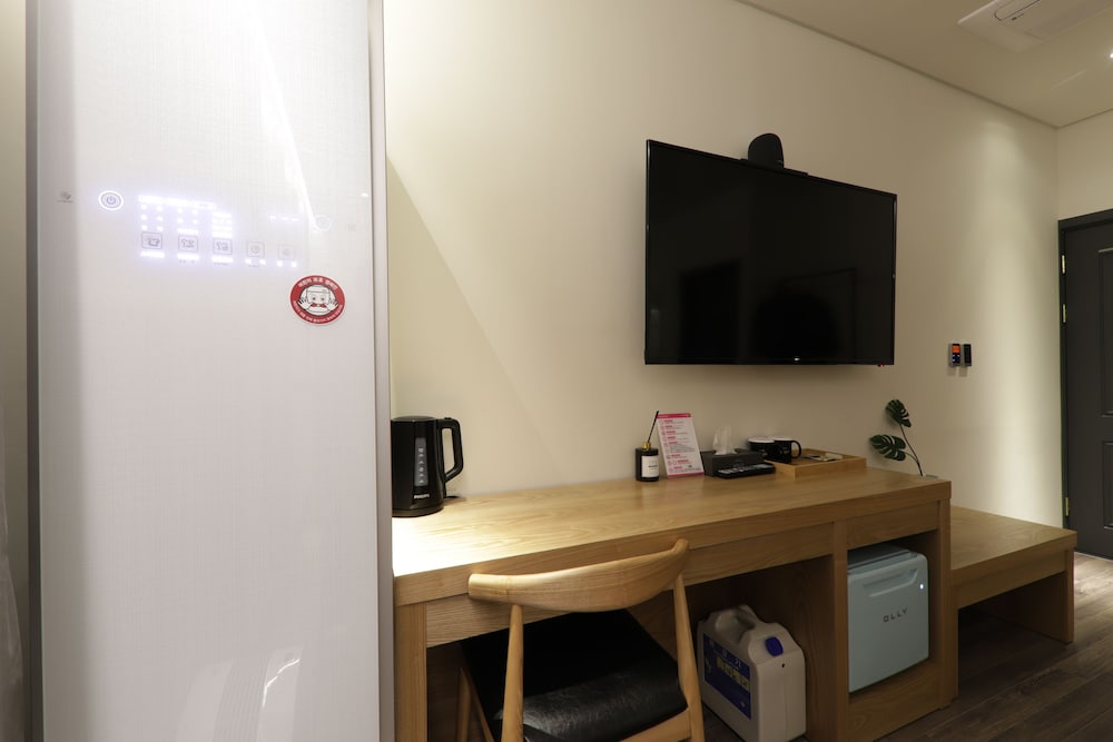 Premium Room - Photo 7