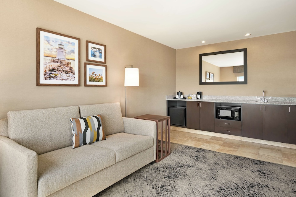 Suite, Accessible, Non Smoking thumbnail 5