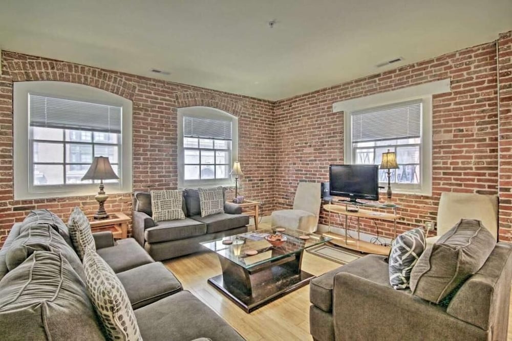 Deluxe Penthouse, City View photo 1