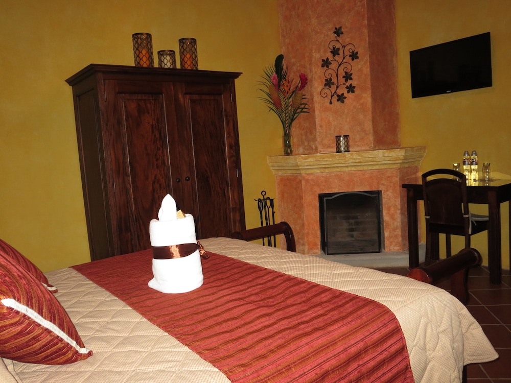 Junior, Bathtub (Fireplace Included) photo 3