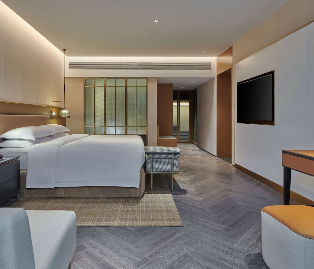 Executive Suite with Balcony