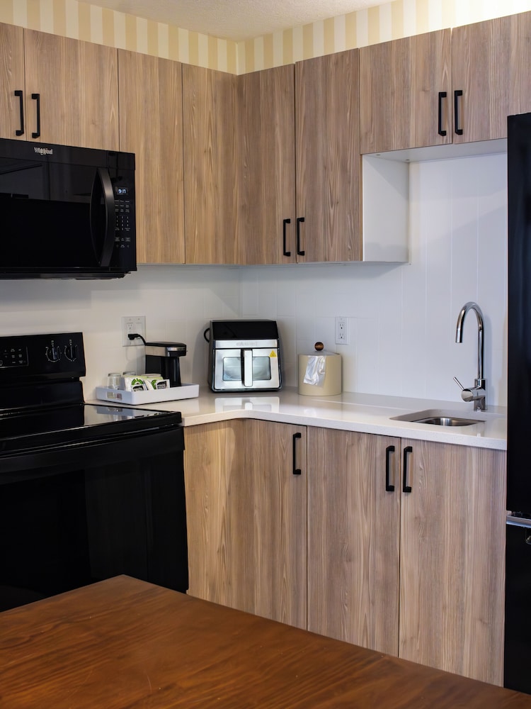 Superior Suite, 1 King Bed with Sofa bed, Kitchen photo 3