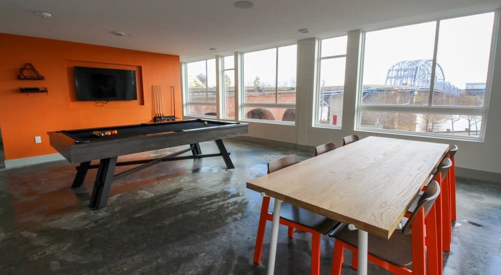 Cozysuites Wspaniałe mieszkanie z 3 sypialniami w centrum Cincinnati, Zdjęcie 2