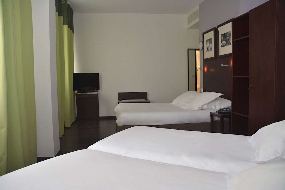 Quadruple Room - Photo 4