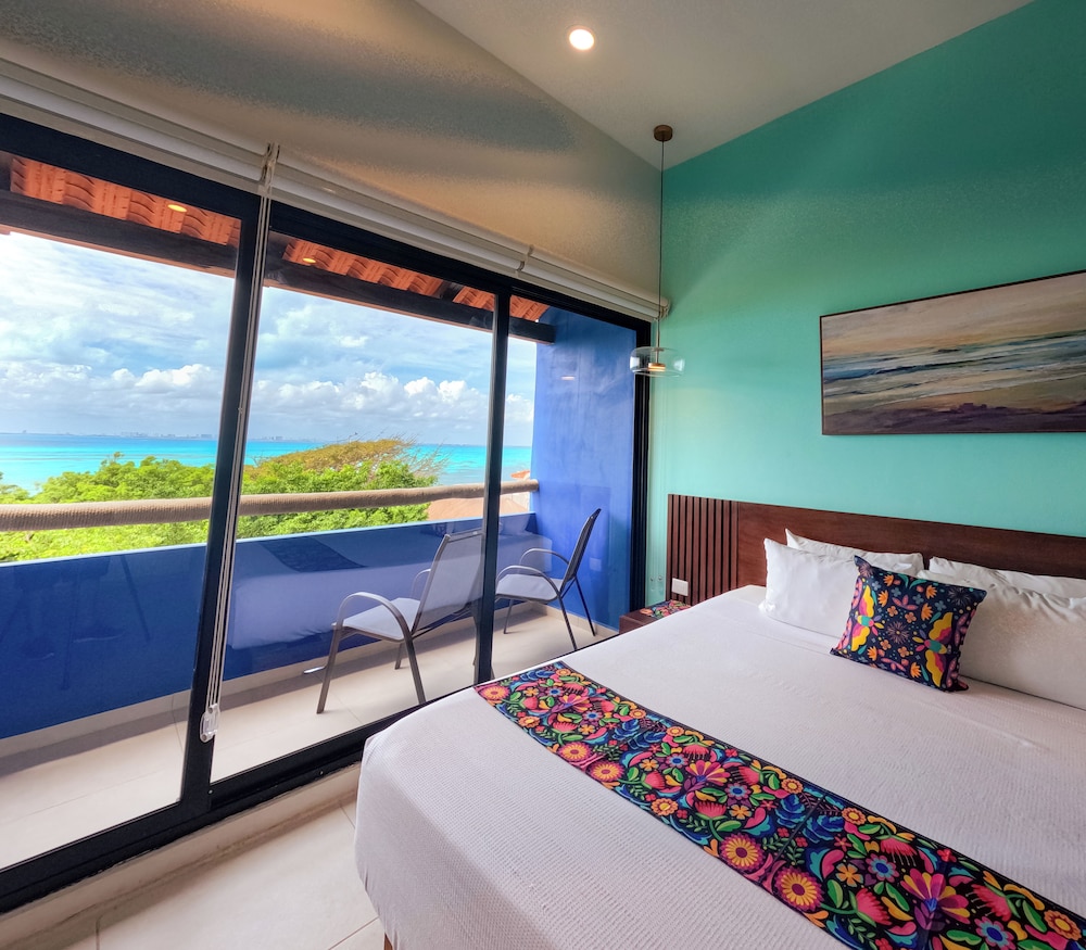 Family Room, Ocean View - Photo 2