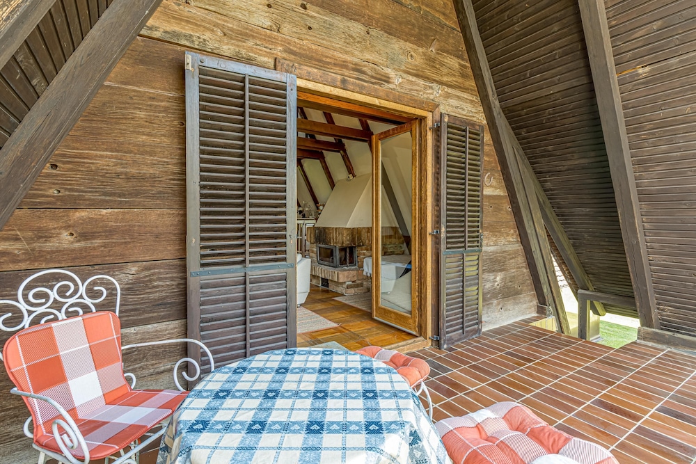Family House, 1 Bedroom, Beachside (Riverside House With Hot Tub) photo 3