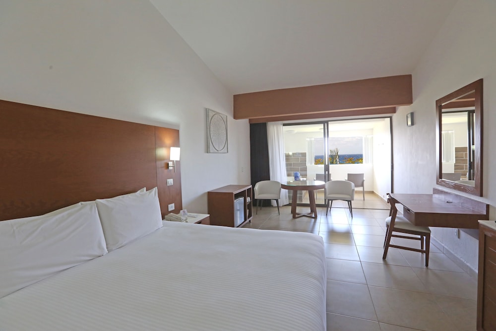 Junior Suite, 1 King Bed, Non Smoking - Photo 4
