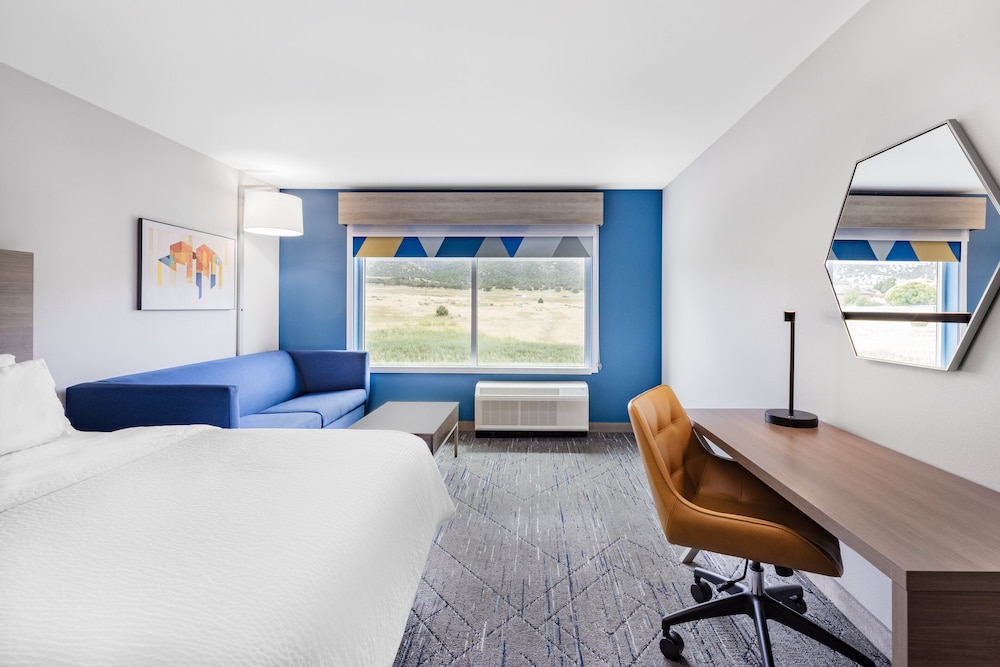 Suite, 1 King Bed, Accessible (Communications) - Photo 3