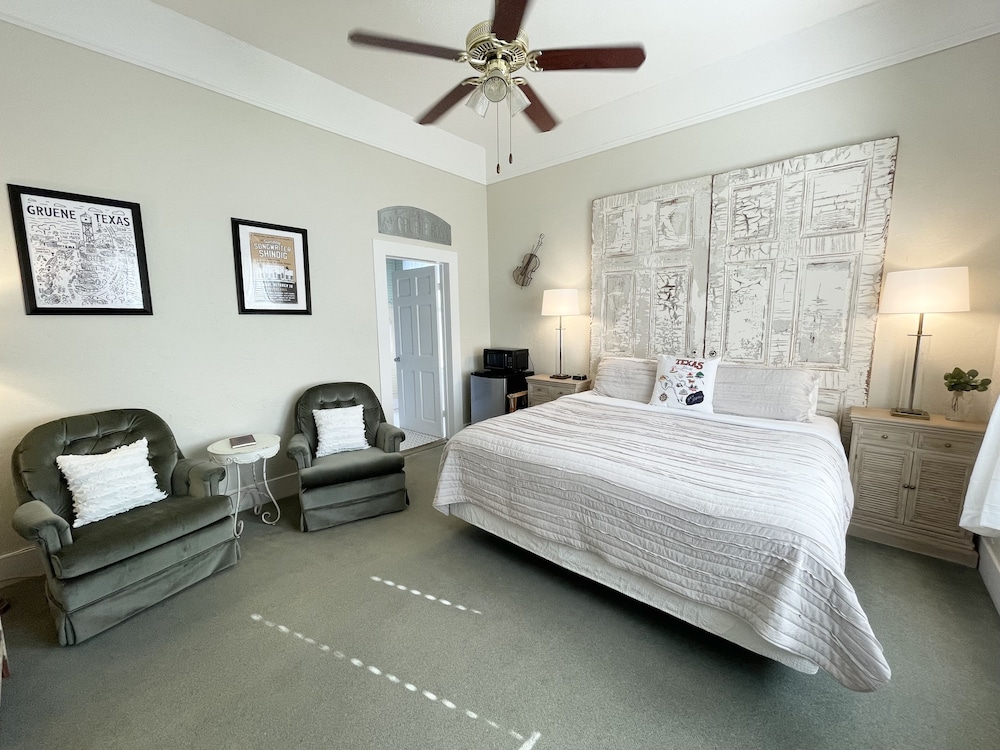 Traditional Double Room, Private Bathroom, Courtyard View (12 GRU)