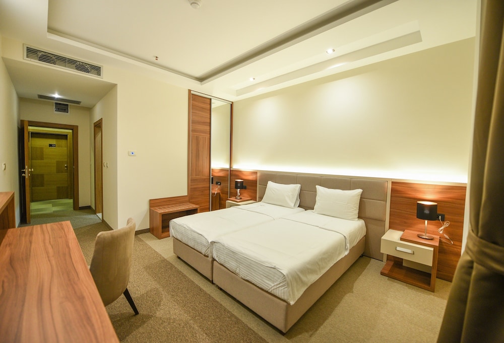 Standard Twin Room - Photo 8