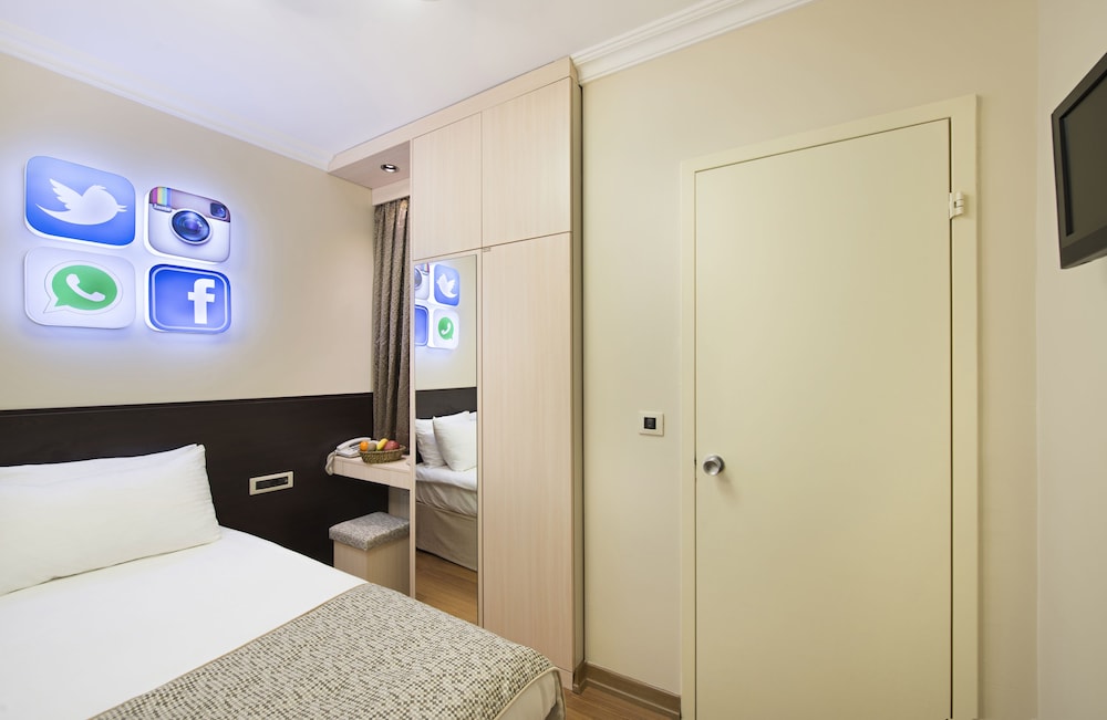 Economy Double Room Single Use (No Windows) photo 1