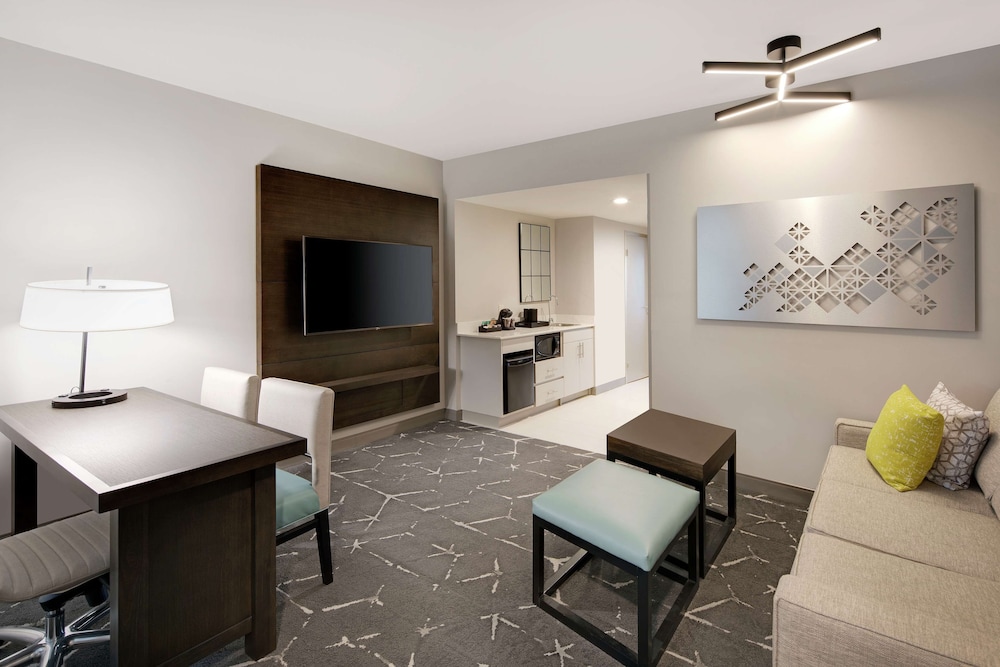 Premium Suite, 2 Queen Beds, Accessible (Roll-In Shower) photo 3
