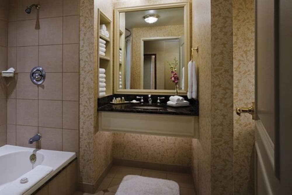 Deluxe Room, Non Smoking, River View - Photo 2