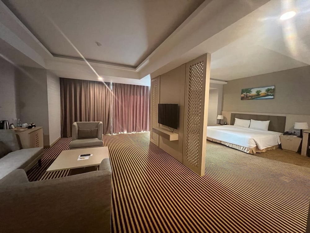 Exclusive Suite, 1 Double Bed, Non Smoking, River View photo 3