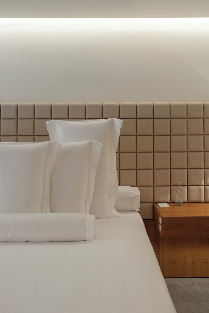 Luxury Room, 1 King Bed photo 3