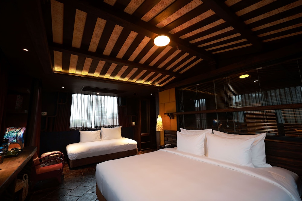Executive Studio Suite, Balcony, City View