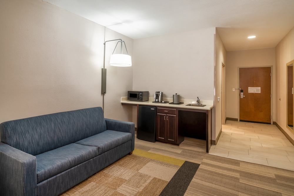 Suite, Multiple Beds - Photo 3