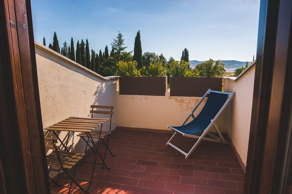 Panoramic Triple Room, Hill View photo 3