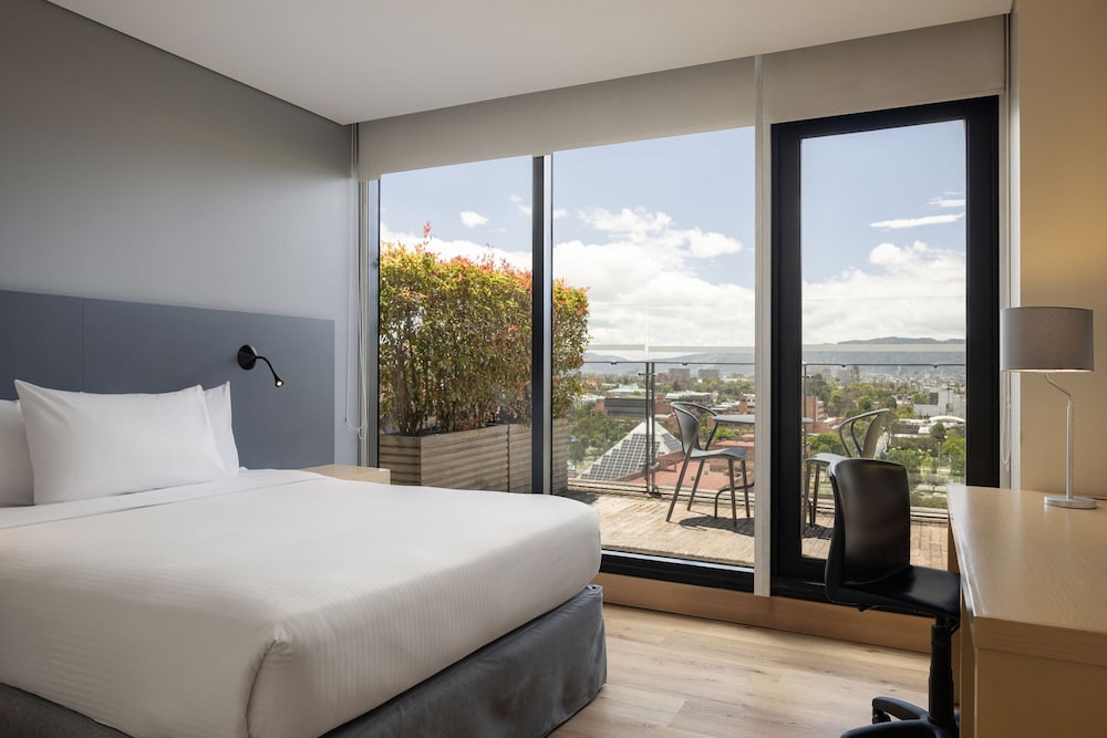 Suite, 1 Bedroom, Terrace - Photo 3