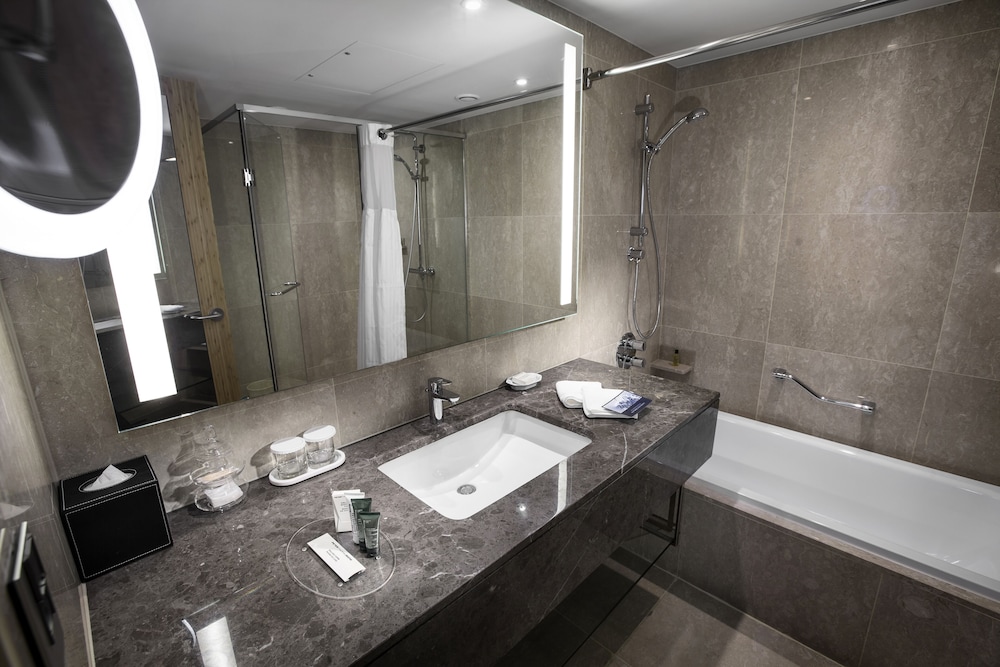 Premium Suite, 2 Twin Beds (Maple) - Photo 2