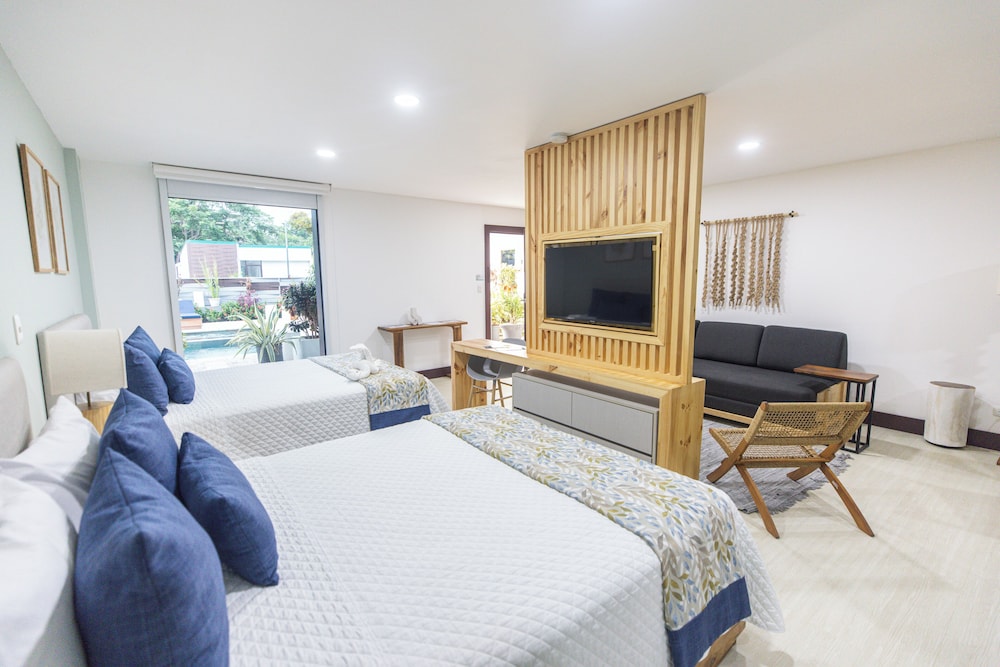 Deluxe Studio Suite, 2 Queen Beds
