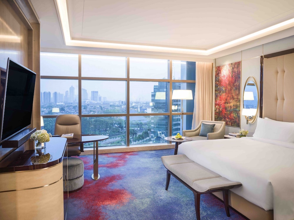 Premium Room, 1 King Bed, Club Lounge Access (Top Floor)
