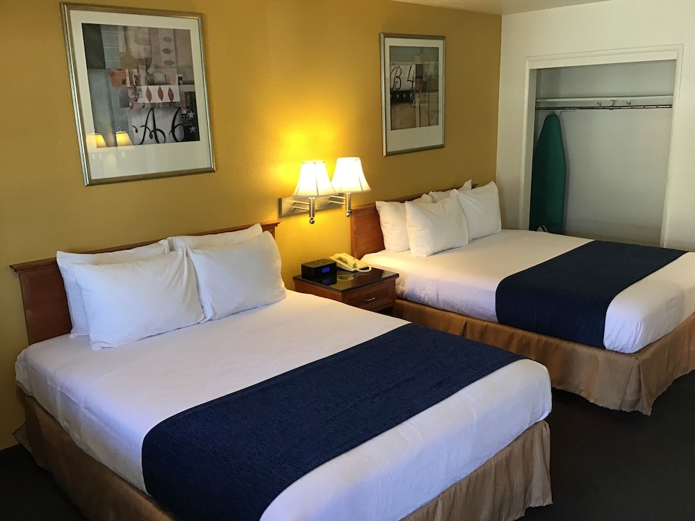 Standard Room, 2 Queen Beds photo 2